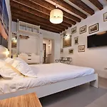 Sottopiano: Your Cozy Room