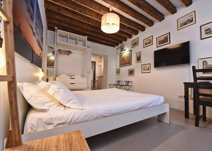 Lively Castello Comfort Room Private Bath & Privacy